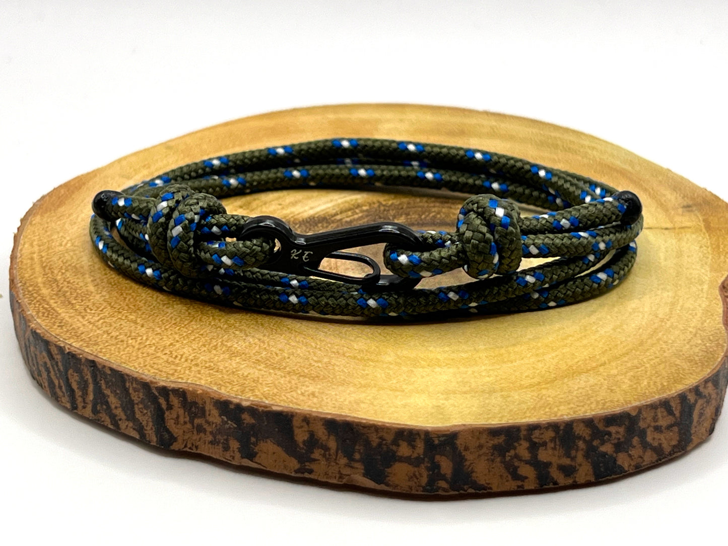 Adjustable Green Camo Carabiner Rope Bracelet - KarooEarth