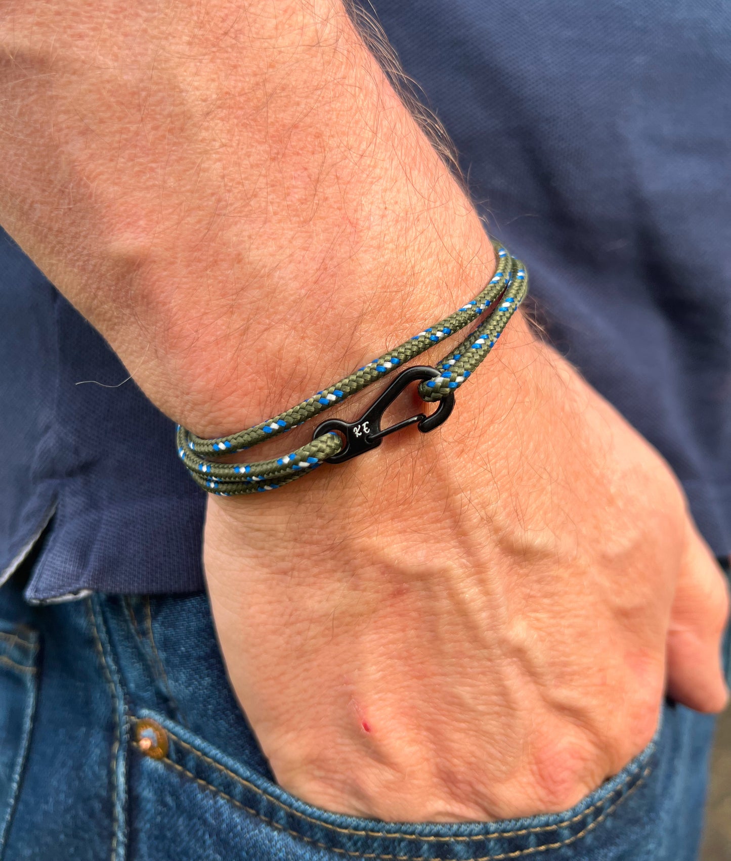Adjustable Green Camo Carabiner Rope Bracelet - KarooEarth