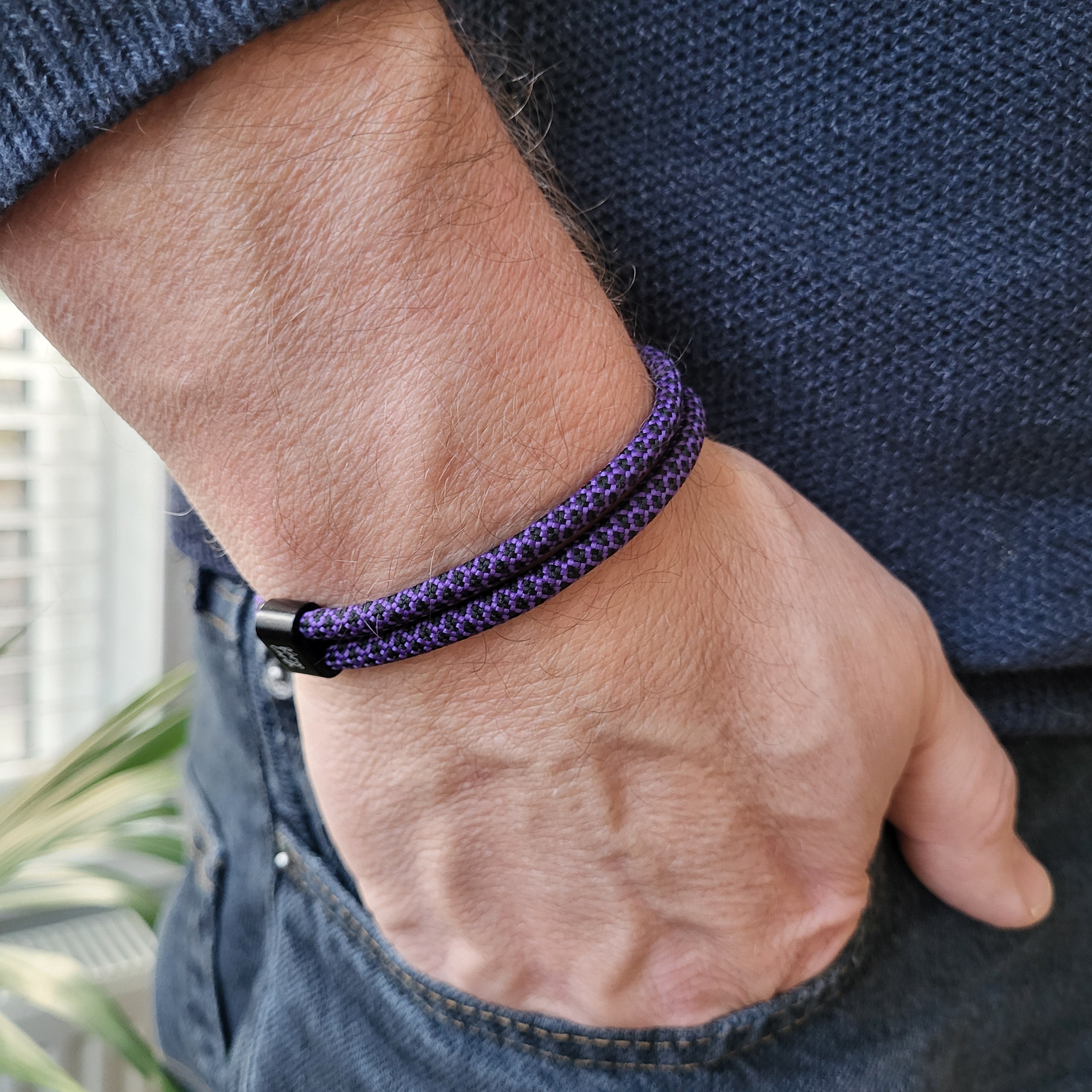 Purple on sale paracord bracelet